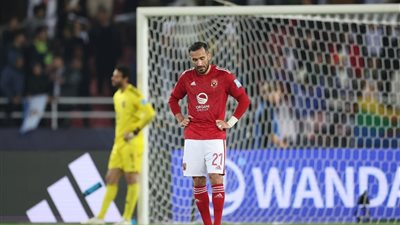 عاجل.. الأهلي يكشف حقيقة رحيل علي معلول 