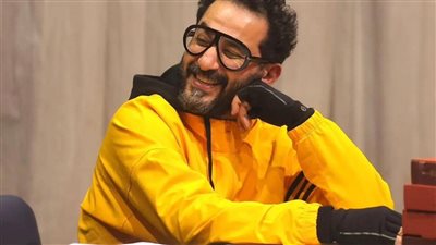 ميمو.. أحمد حلمي يعود للمسرح بعد غياب 20 سنة