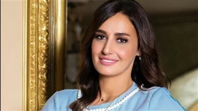 بهذه الطريقة حلا شيحة تؤدي نشاطها اليومي مع ابنتيها