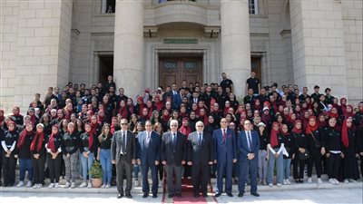 جامعة القاهرة تستعرض تقريرا حول إنجازاتها