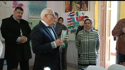 انتظام 182 ألف طالب.. محافظ بورسعيد يتابع سير العملية التعليمية بالمدارس 