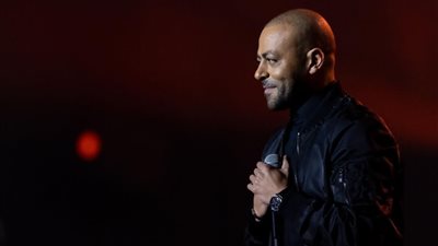 تامر عاشور ينشر صورًا من حفله الأخير في السعودية