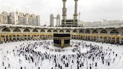 يؤثر على ثوابه أم لا.. هل يجوز التصوير السيلفي في مناسك العمرة؟