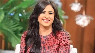 ياسمين عبدالعزيز تتصدر التريند بعد ظهورها بشكل غريب