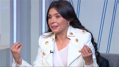 كنت بعرف لوحدي أنا بتخان وبسبب الرقص والدي قاطعني سنتين.. أبرز تصريحات الفنانة دينا 