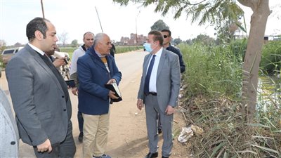 محافظ المنوفية يستوقف موكبه ويكلف الزراعة بتحرير محضر تبوير لحالة تعدى