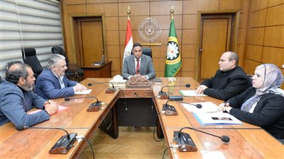 محافظ الدقهلية يبحث تفعيل منظومة بطاقة الخدمات لذوى الهمم والقضاء على الانتظار (صور)