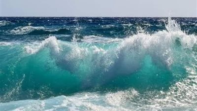 سر انحسار مياه البحر وتغير لونها.. وعلاقته بتسونامي