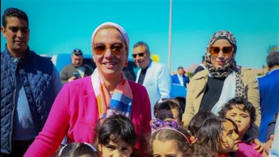 وزيرة البيئة تشهد وضع حجر الأساس لمشروع مركز الصيد التعاونى