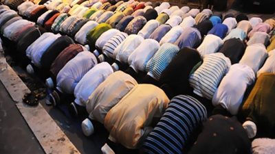 ما حكم صلاة الجمعة في المنازل 