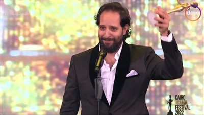 أحمد أمين يقدم سيرة الدكتور أحمد خالد توفيق في كتاب صوتي غدا