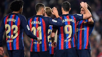 بهدفي سيرجي وليفاندوفسكي.. برشلونة يهزم قادش ويواصل تصدره للدوري الإسباني