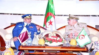 رئيس أركان الجيش الجزائري يبحث مع نظيره القطري التحديات الأمنية بالمنطقة