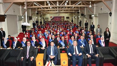 وزير الشباب يلتقي طلاب ملتقى قادة التغيير لطلاب الجامعات المصرية بمعهد إعداد القادة