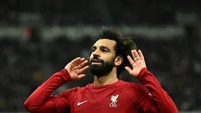 محمد صلاح يستغل خطأ كورتوا ويسجل الهدف الثاني في مرمى ريال مدريد 