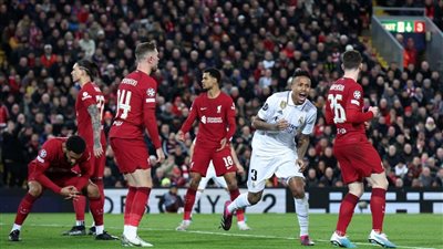 أسطورة الريدز يهاجم مدافع ليفربول بقوة بعد أدائه أمام ريال مدريد في دوري الأبطال