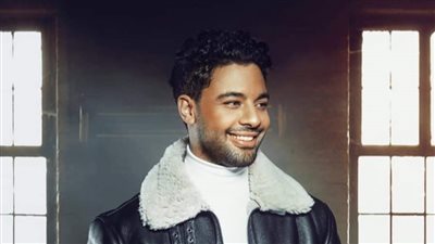 أحمد جمال يحتفل بعيد الأم بصوره مع والدته 