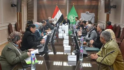 محافظ القليوبية يناقش أعمال تطوير منطقة العكرشة الصناعية 