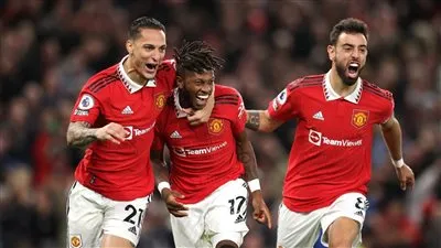 مانشستر يونايتد يصفع برشلونة ويقترب من تجديد عقد نجم الفريق