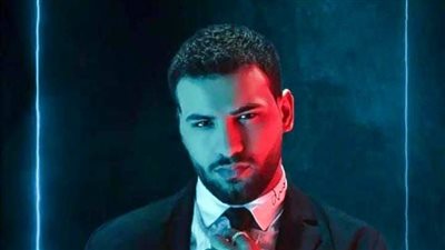 بالصور.. رغم قرار الإيقاف مسلم يحي حفلا  غنائيا بكلية الفنون ويستعد للثاني 