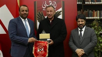 الخطيب يستقبل رئيس الشارقة الإمارتي.. ويتلقى دعوة لزيارة النادي