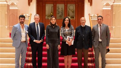 خلال زيارتها لمسقط.. وزيرة الثقافة تشهد عرضي باليه 