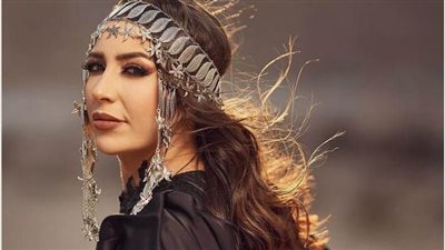 جنات سعيدة بأصداء أغنية 