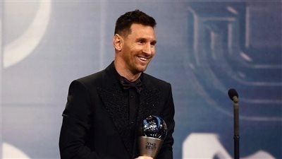 ميسي يعزز رقمه القياسي بجائزة أفضل لاعب في العالم