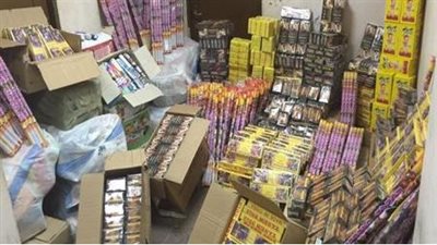 القبض على تاجرين بحوزتهما 65 ألف صاروخ ألعاب نارية في بني سويف