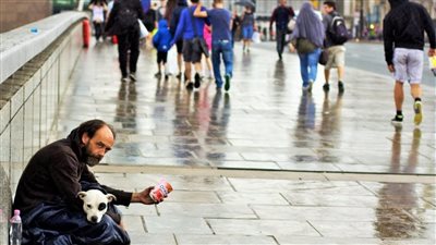 خبير: الأوضاع الاقتصادية في بريطانيا تسير من سيئ إلى أسوأ 