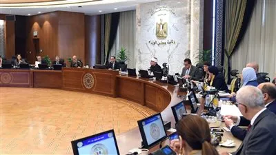 الحكومة توافق على عودة العمل بنظام التوقيت الصيفي