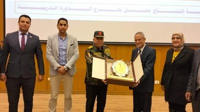 القوات المسلحة تنظم الدورة التدريبية التأهيلية الأولى للعناصر الحكومية العاملة بمراكز سيطرة الشبكة الوطنية بعدد من المحافظات 