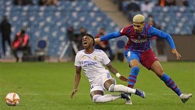 أضفها مجانا.. القنوات المفتوحة الناقلة لمباراة ريال مدريد وبرشلونة على النايل سات بجودة HD REAL