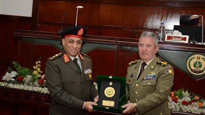 وفد من أعضاء التمثيل العسكري العرب والأجانب يزور قيادة قوات الدفاع الجوي