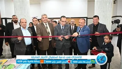 رئيس جامعة الفيوم يفتتح معرِضًا لملابس الطلاب