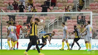 الهداف غائب.. ماذا فعل الاتحاد والخليج في 9 مباريات سابقة؟
