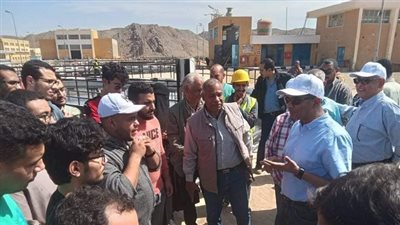 نائب وزير الإسكان يتفقد عددا من مشروعات الصرف الصحى بمحافظة أسوان