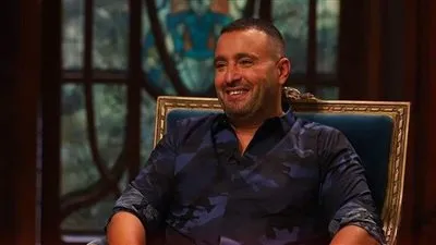 عاجل.. على طريقة العنكبوت أحمد السقا يهرب من المعجبين في انتخابات نقابة المهن التمثيلية