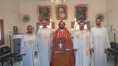 الأب الربان فيلبس عيسى يترأس القداس الالهي بمصر القديمة 