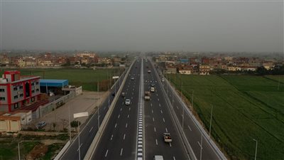 كواليس إنشاء 10 كباري على طريق 