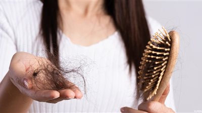 تعرف على أسباب تساقط الشعر وطرق علاجه