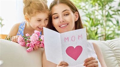 سر الاحتفال بمناسبة عيد الأم في أشهر مختلفة حول العالم