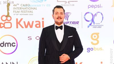 كريم مغاوري يعمل في البورصة في مسلسل 