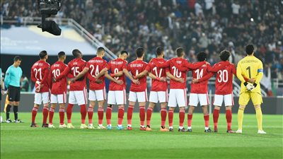 عاجل.. قائد الأهلي يحسم مصيره من الرحيل بعد عروض بيراميدز والخليج