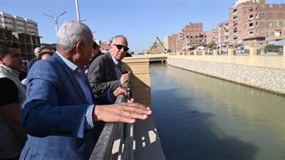 وزير الري يتفقد مشروعات محافظة السويس