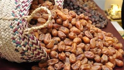 أسعار التمور والبلح في معارض أهلا رمضان بمحافظة قنا