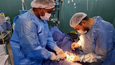 توقيع الكشف الطبي وصرف العلاج مجانًا لـ 1230 مواطن بقافلة طبية في الجيزة