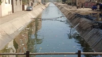 استجابة للمواطنين.. الجيزة ترفع مخلفات متراكمة بترعة قرية المنوات في أبو النمرس