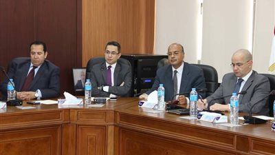 حقوق عين شمس توقع اتفاقية تعاون مع جامعة كوين ماري ببريطانيا