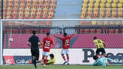 بهدف عكسي.. الأهلي يتقدم على المقاولون العرب 2-0 